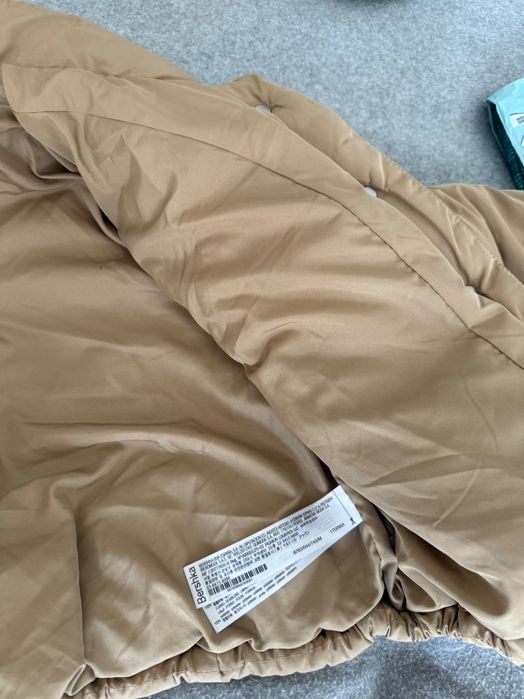Коротка,тепла куртка від Bershka