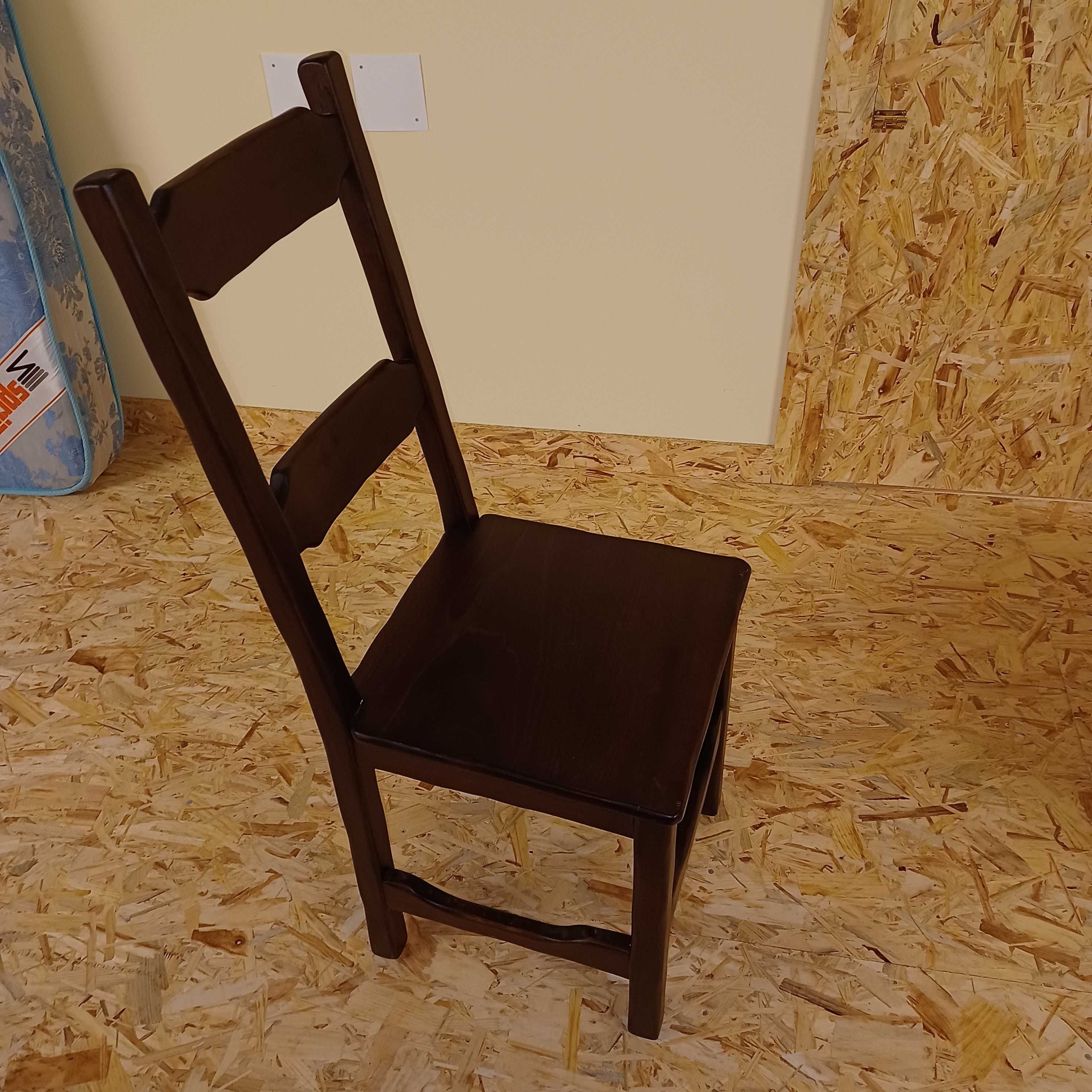 Mesas e Cadeiras de madeira maciça de mogno