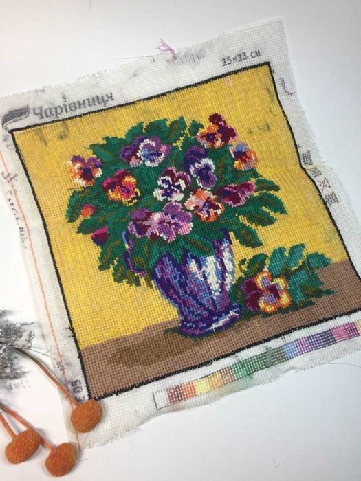 Готовая вышивка крестом Цветы в вазе ручная работа для декора