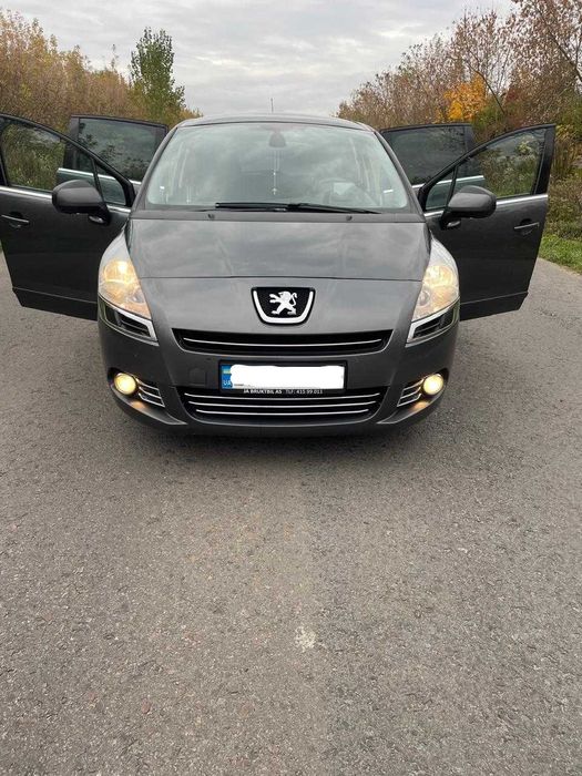 Peugeot 5008 2010рік 1,6 дизель