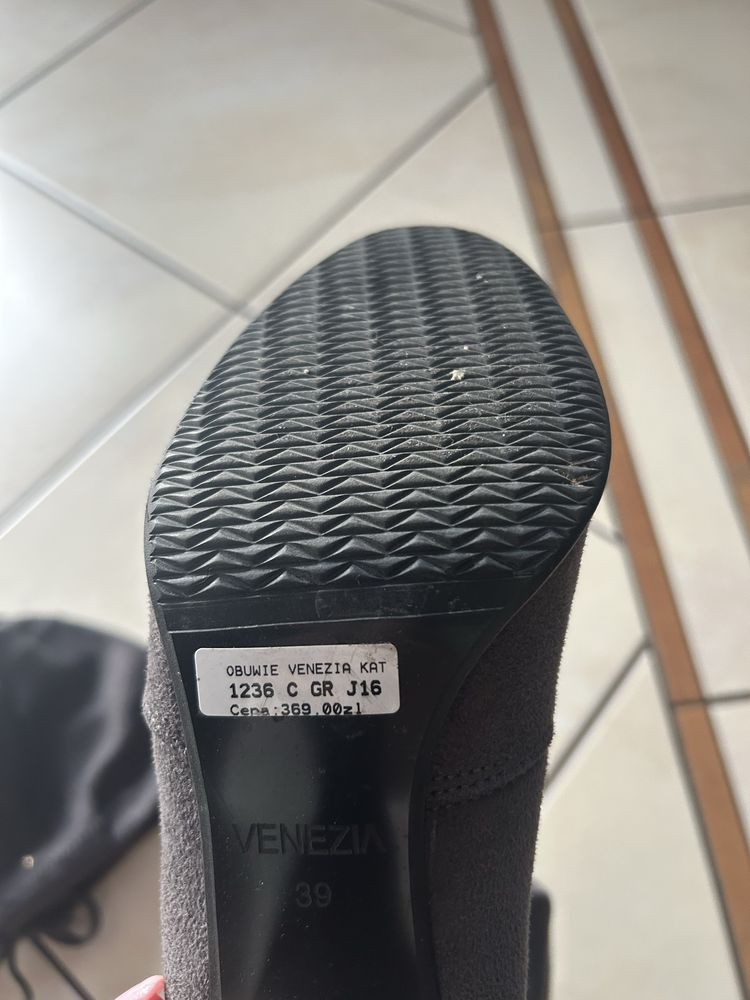Kozaki za kolana z szarego zamszu