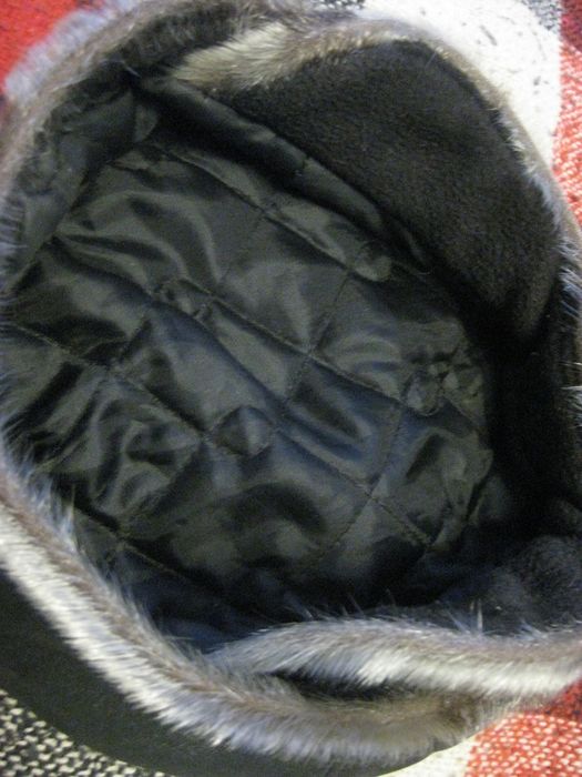 Шапка зимняя женская : кожа-нубук с утеплением и меховой отделкой