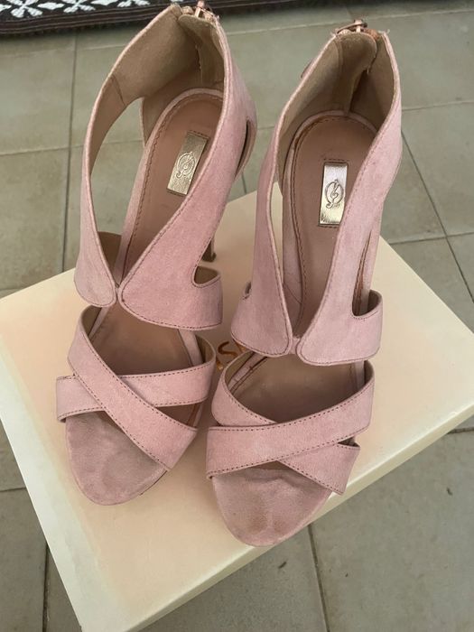 Sapatos salto alto stradivarius n.38