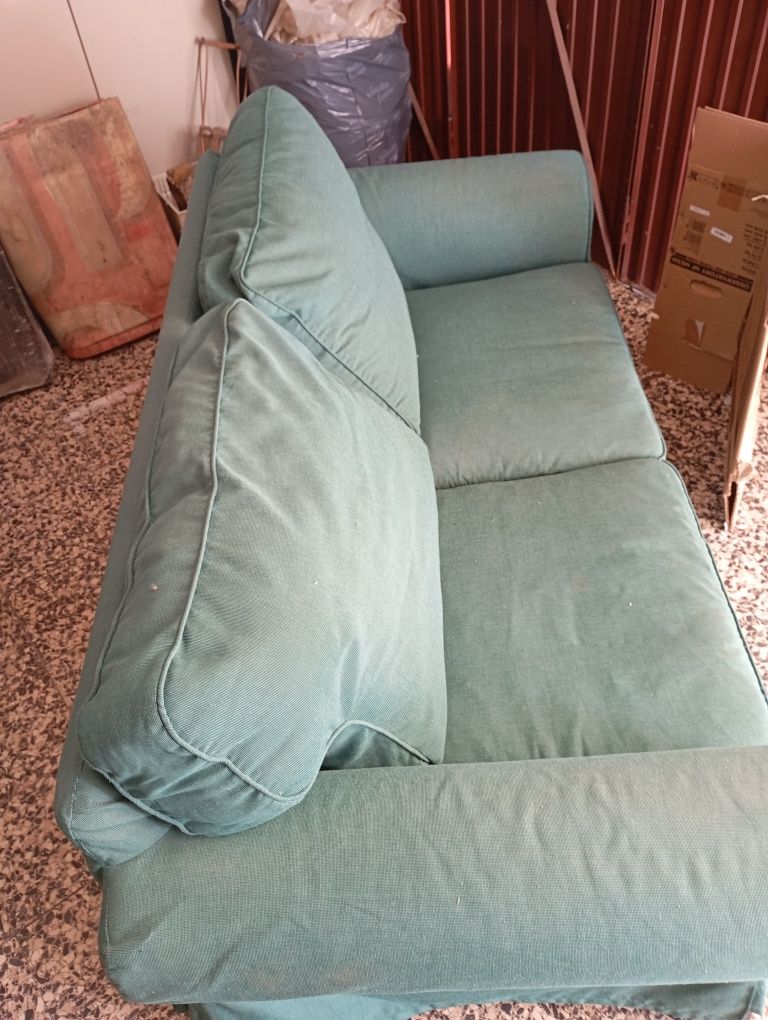 Vendo sofá de 2 lugares