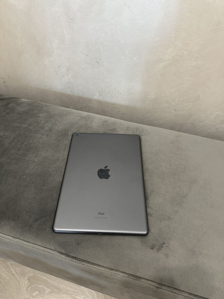 Продам iPad 8 32gb Wifi 2020