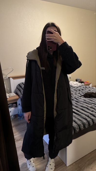 Жилетка жіноча подовжена нижче коліна з капюшоном чорна