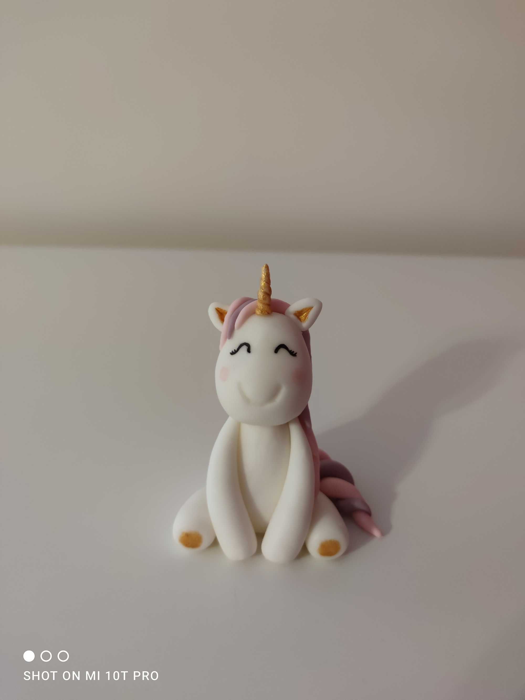 Figurka z masy cukrowej unicorn