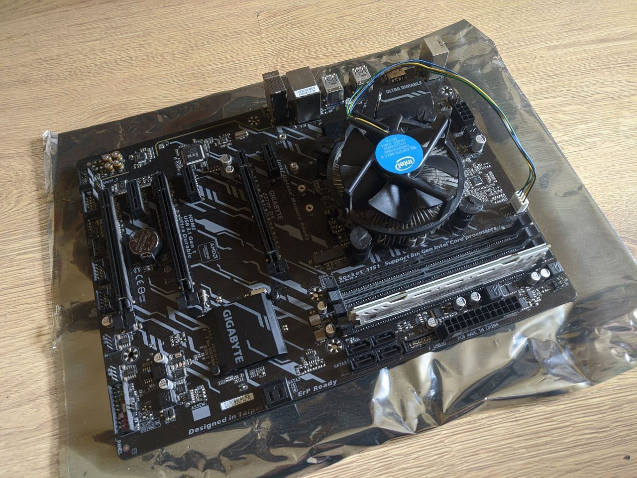 Zestaw procesor i5-8400 + Płyta Gigabyte Z370P D3 + 16GB RAM DDR4