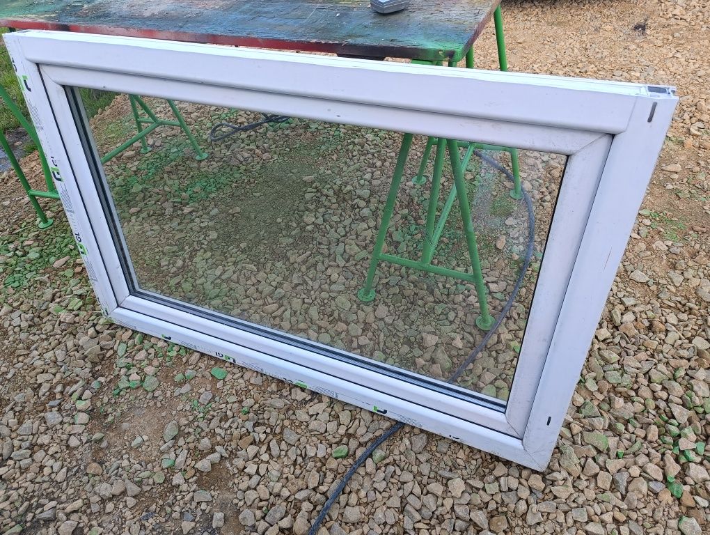 Okno plastikowe poziomie 140x88 uchylne białe