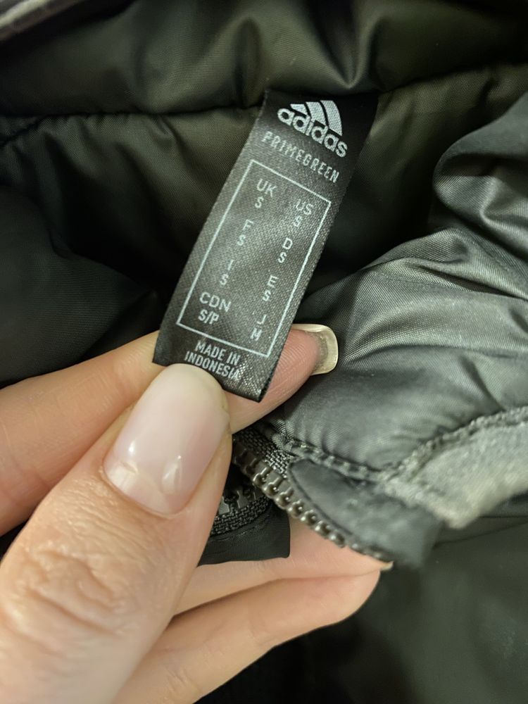 Мужская куртка с капюшоном adidas с розмір