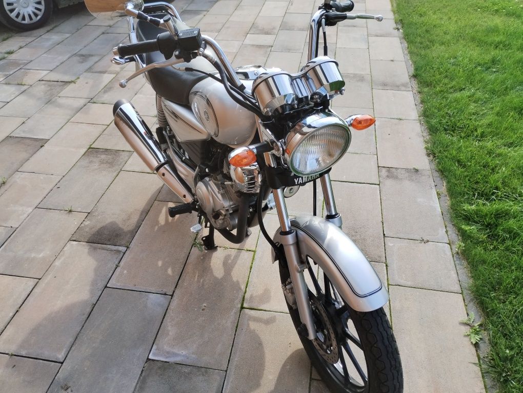 Motocykl Yamaha YGR125custom