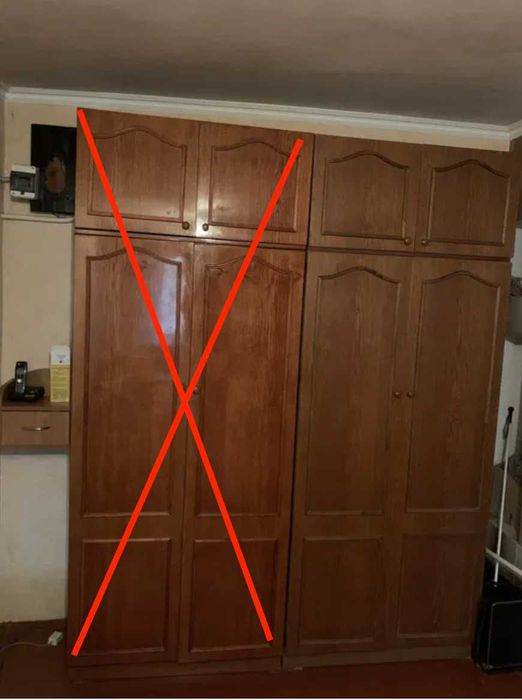 Лот сервант та шафи з антресолями