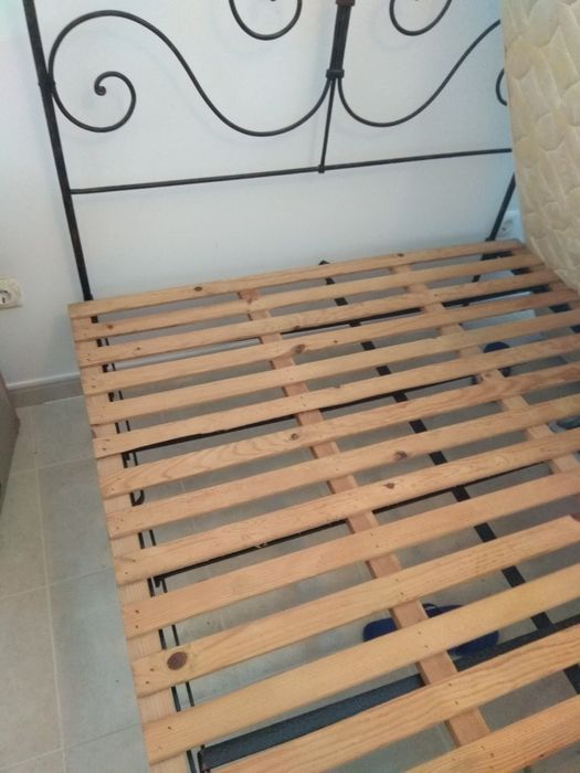 Cama de ferro restaurada