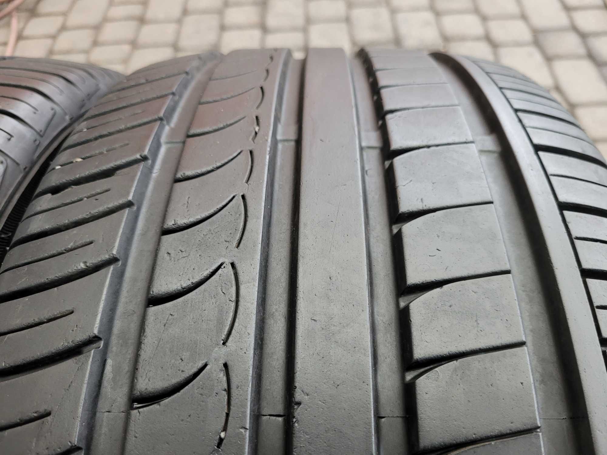 245 / 40  ZR  17     Austone