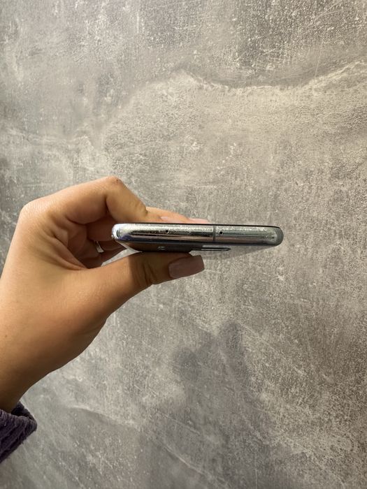 Samsung Galaxy S10e 6/128 в дуже гарному стані