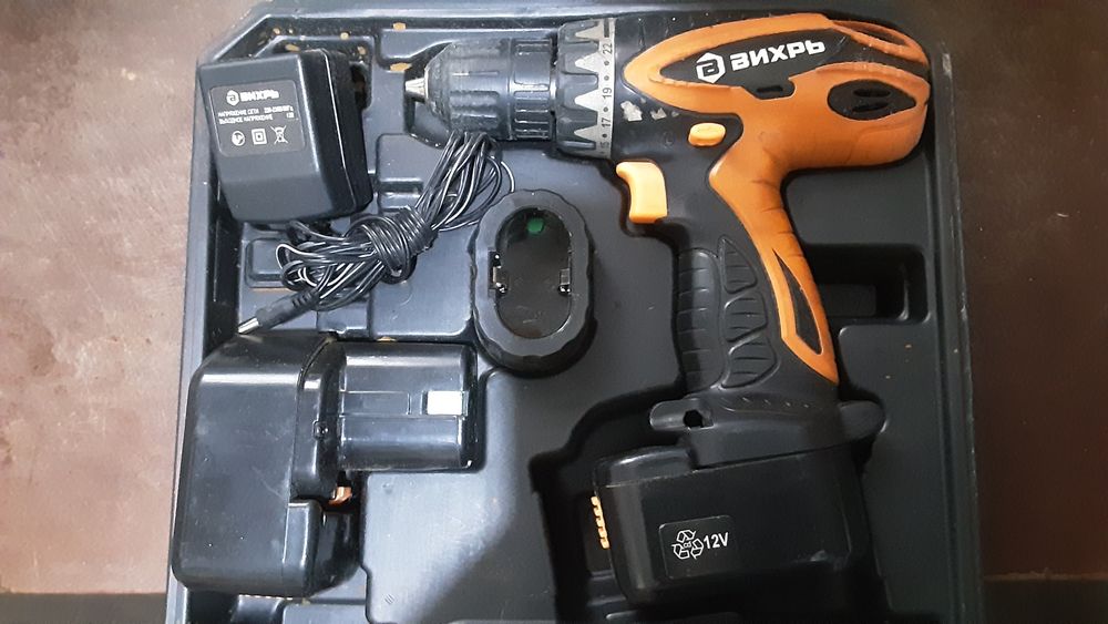 Шуруповёрт Вихрь 12в продам.