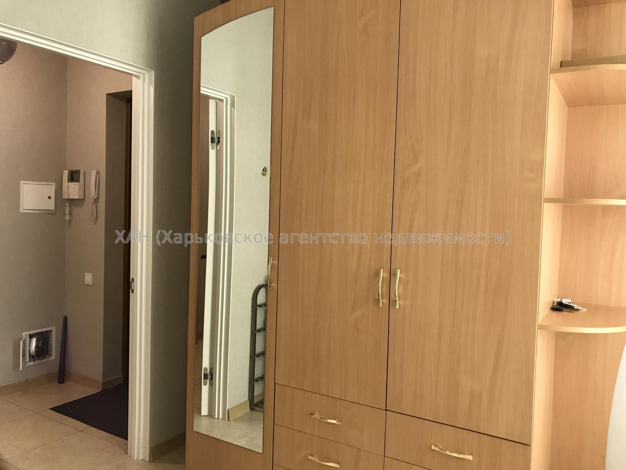 Продам 4к кв.у центрі міста 120тис.з послугами АН  М52