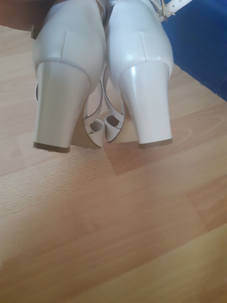 Buty ślubne rozm 36 obcas 7cm słupek