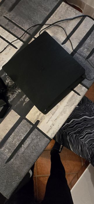 Vendo Playstation 4. (1 TB )