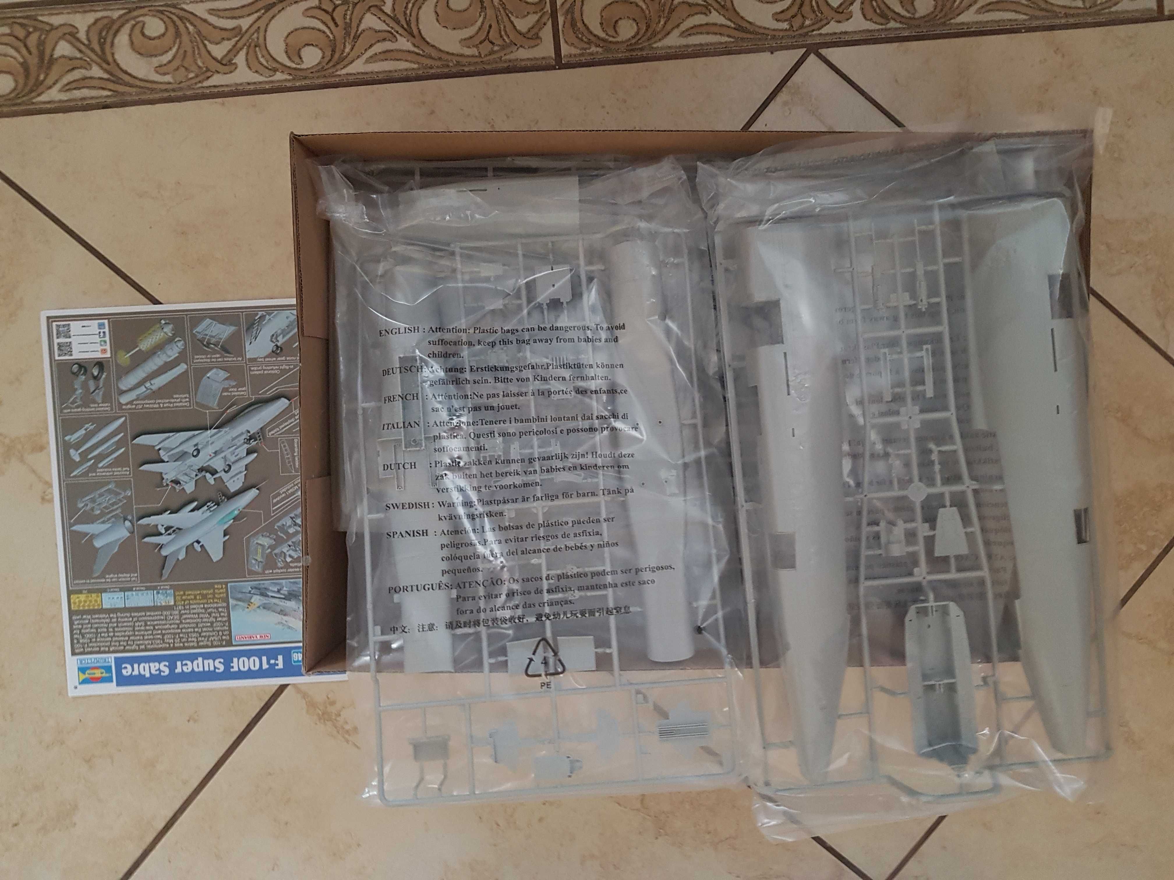 Model plastikowy F-100 F Super Sabre, 1:32, Trumpeter