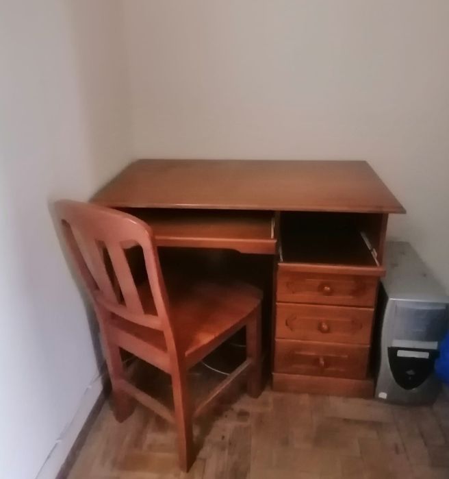 Secretária com cadeira