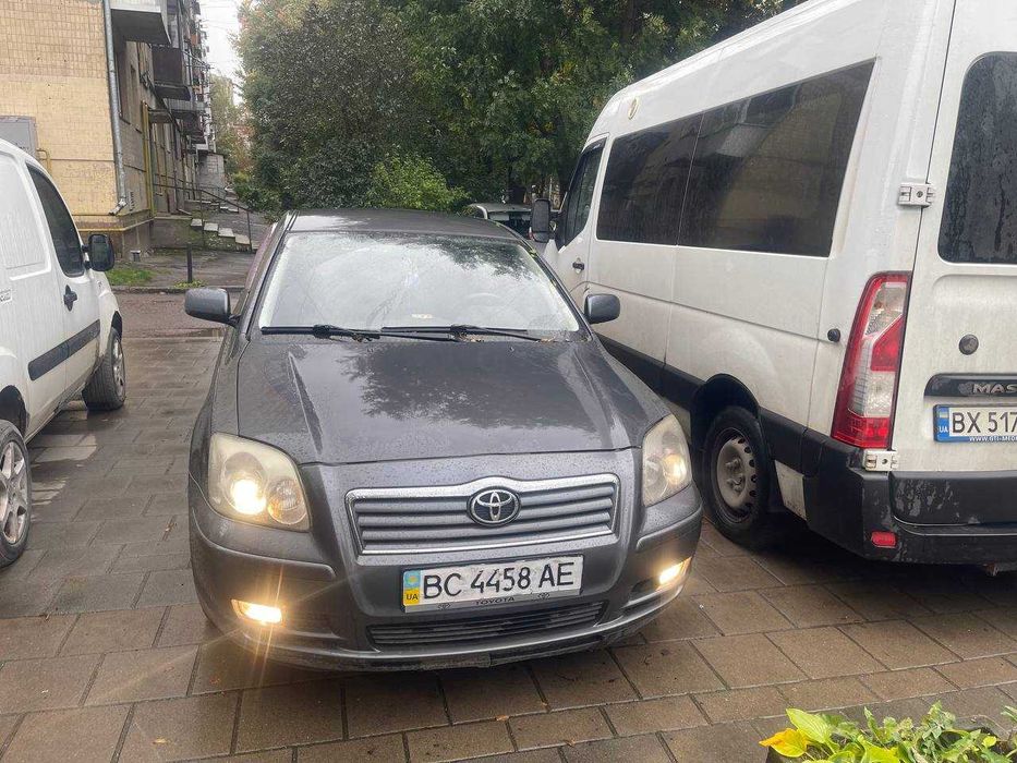Toyota Avensis 1.8 бензин, 2005 — Надійна