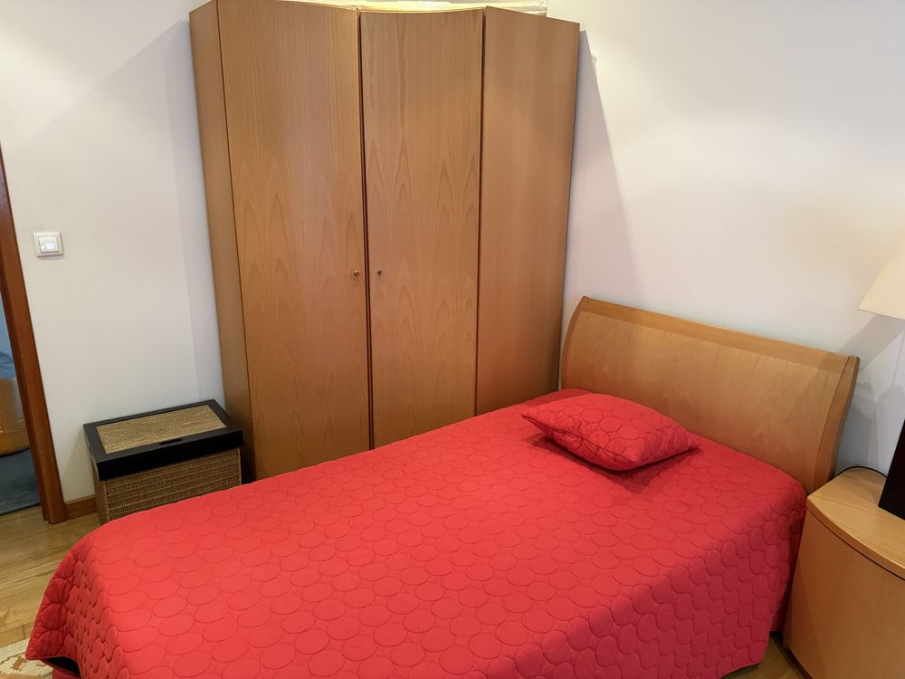 Quarto completo com cama de solteiro