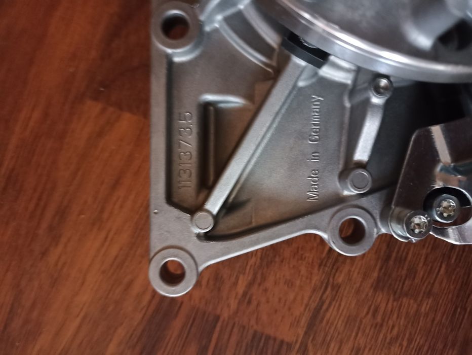 Помпа охлаждения двигателя MERCEDES ACTROS MP4 евро 6 A4712000401 ориг