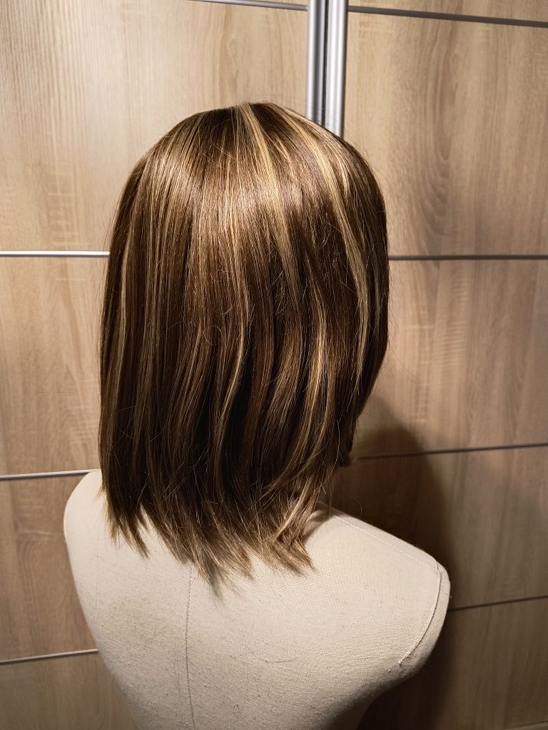 Nowa peruka do ramion brązowe włosy z blond pasemkami jak naturalne!