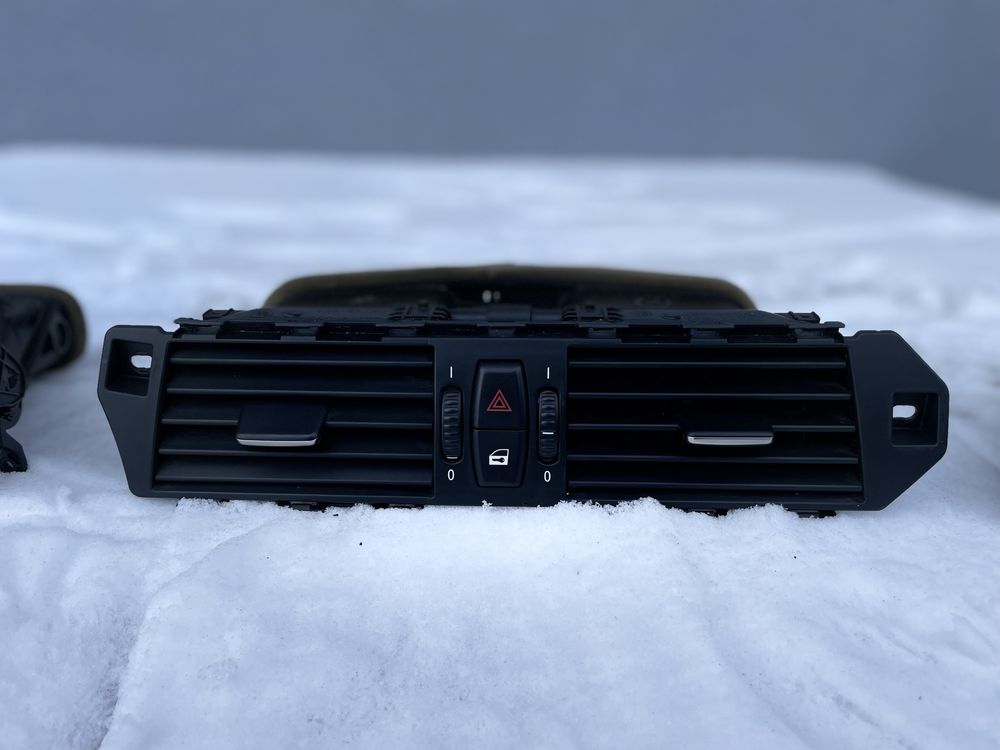 Центальний дифлектор БМВ Е60 Е61 BMW Дефлектор Воздуховод салону