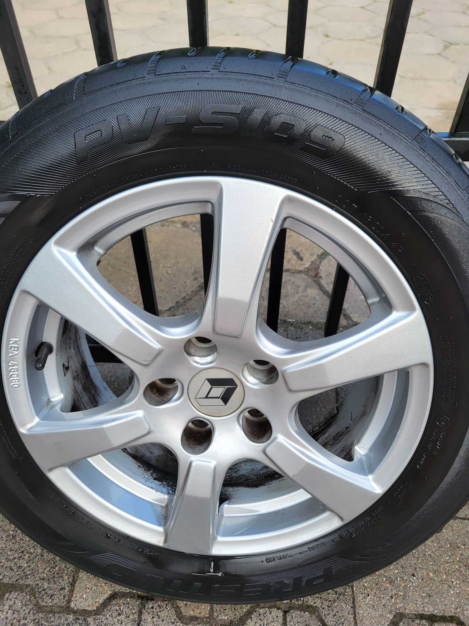 Felgi z oponami komplet 16  5x114.3 Renault