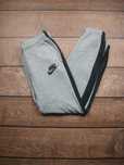Nike swoosh Szare spodnie dresowe bawełniane dresy z czarnym lampasem