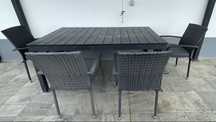 Conjunto de mesa extensível e cadeiras exterior