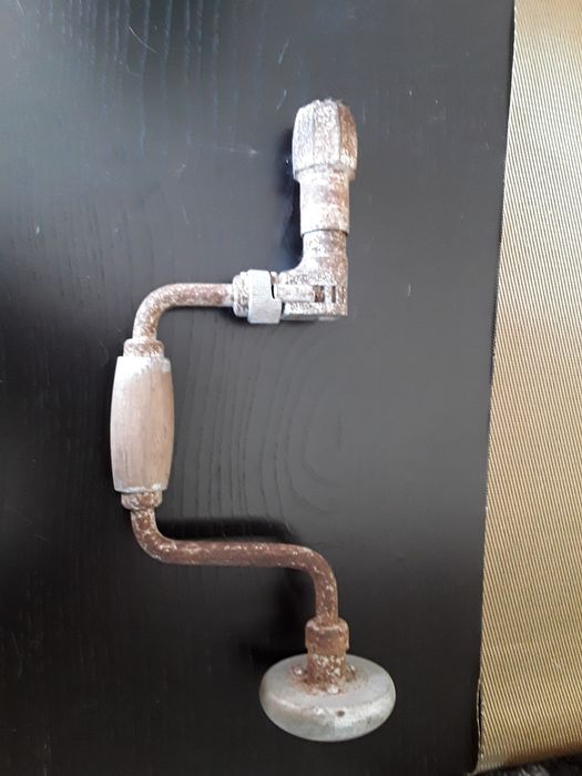 Maquina de Furar Antiga ,em Funcionamento.