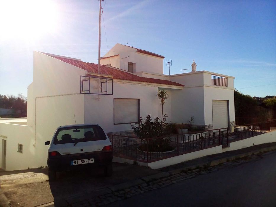 Vende-se Grande Moradia Independente Com Várias Tipologias