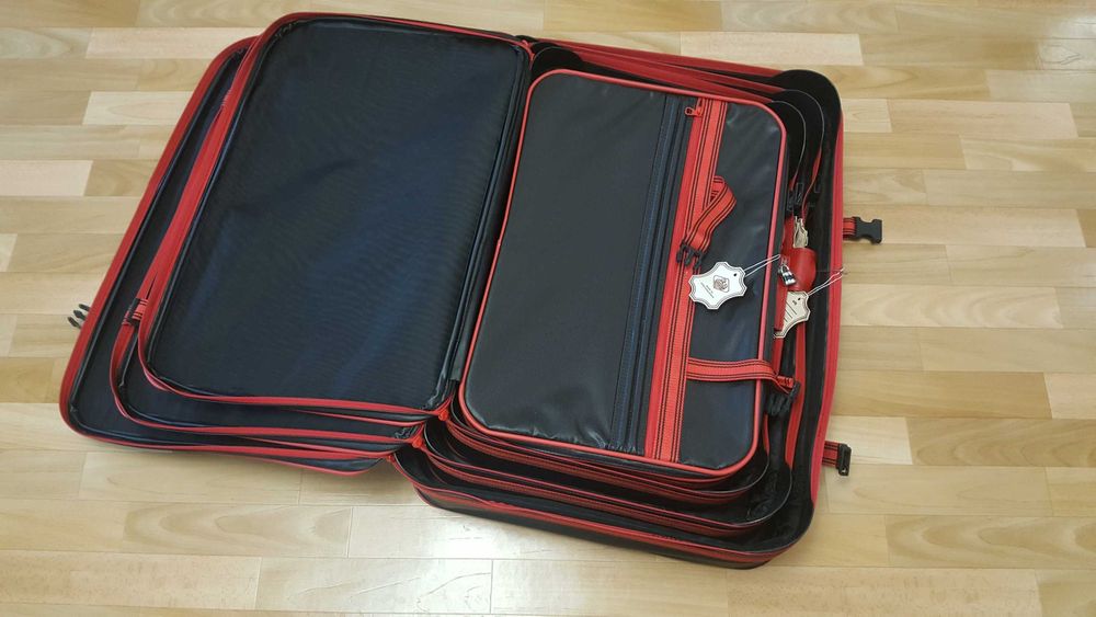 Набор дорожных чемоданов