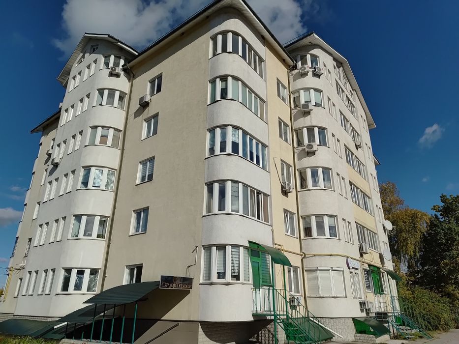 Продається велика двокімнатна квартира в с.Тарасівка. 60000$