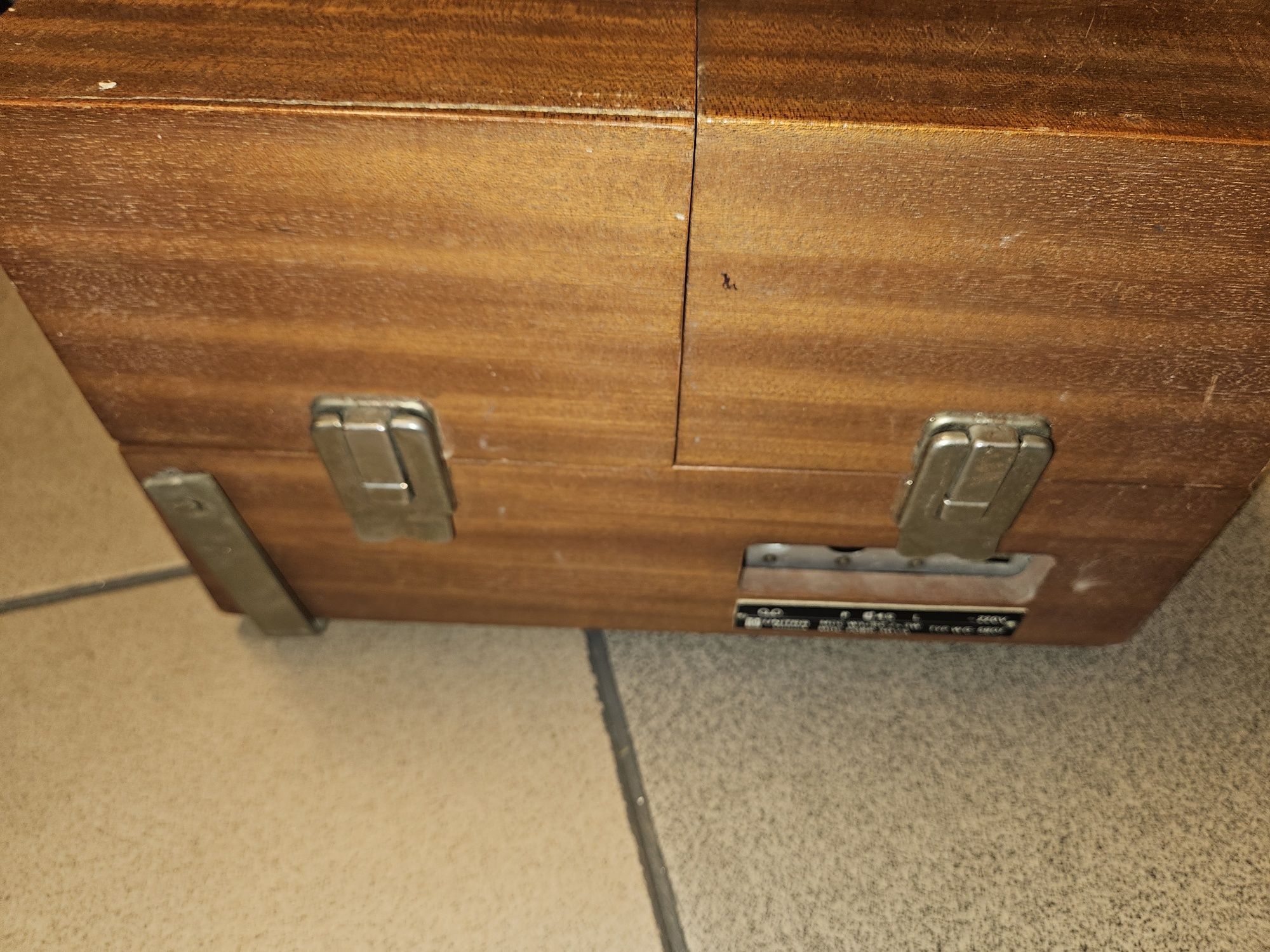 Gramofon z czasów prl