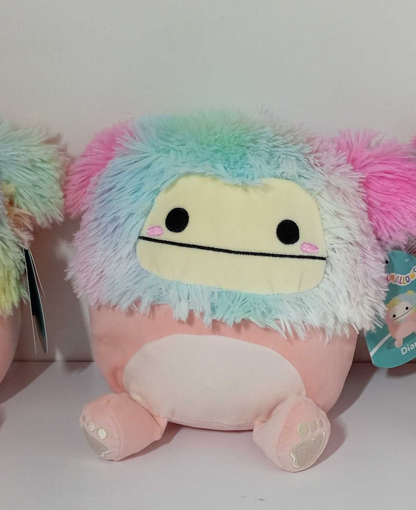 Bigfoot tęczowy squishmallows 19 cm