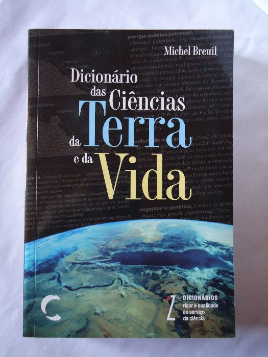 Vários livros da Editora Climepsi e um de Fernando Pessoa