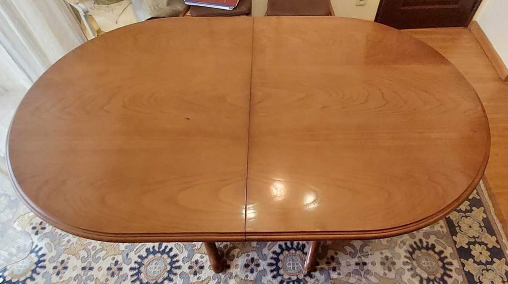 Mesa oval estilo Louis Philippe - Elegância e qualidade a bom preço