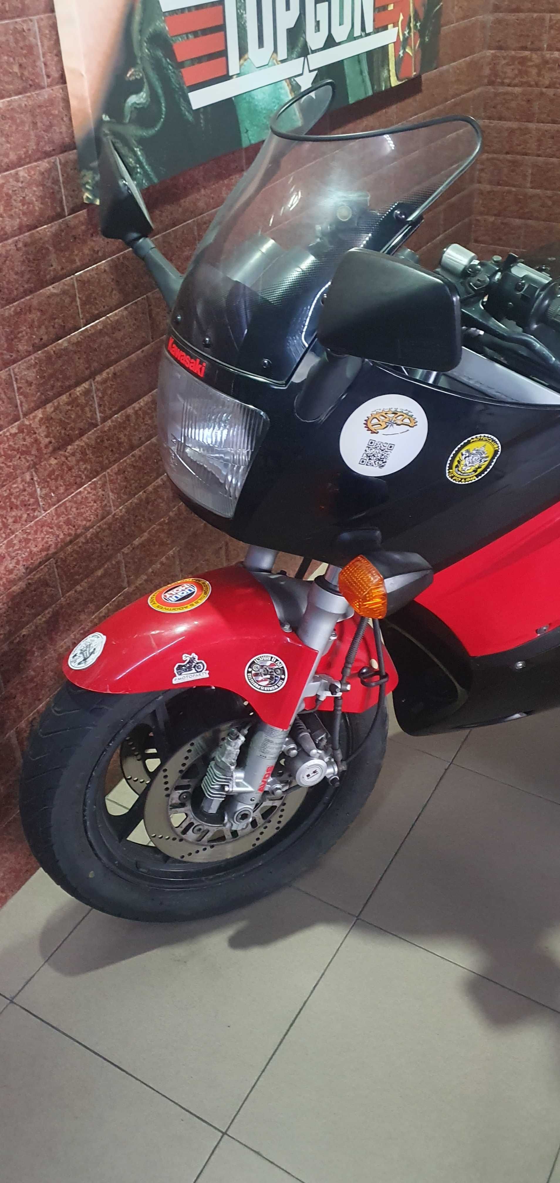 Moto clássica Kawasaki GPZ 600 R (Ninja)