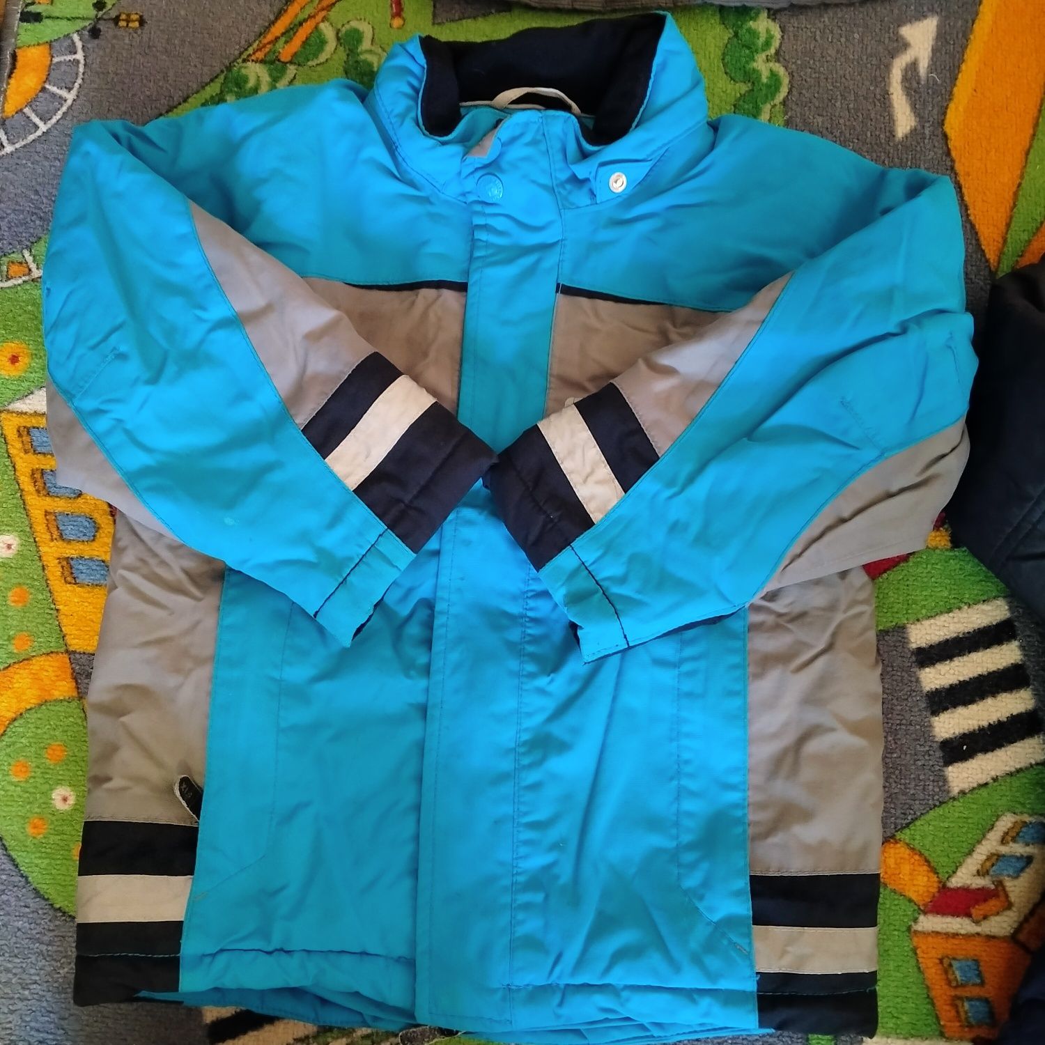 Куртка на осінь та зиму,Вік 5-7 років.ціна від 80 грн