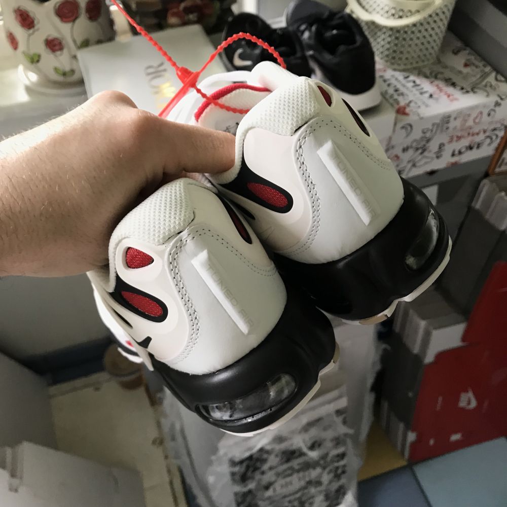 Чоловічі кросівки найк тн білі Nike tn plus drift white red