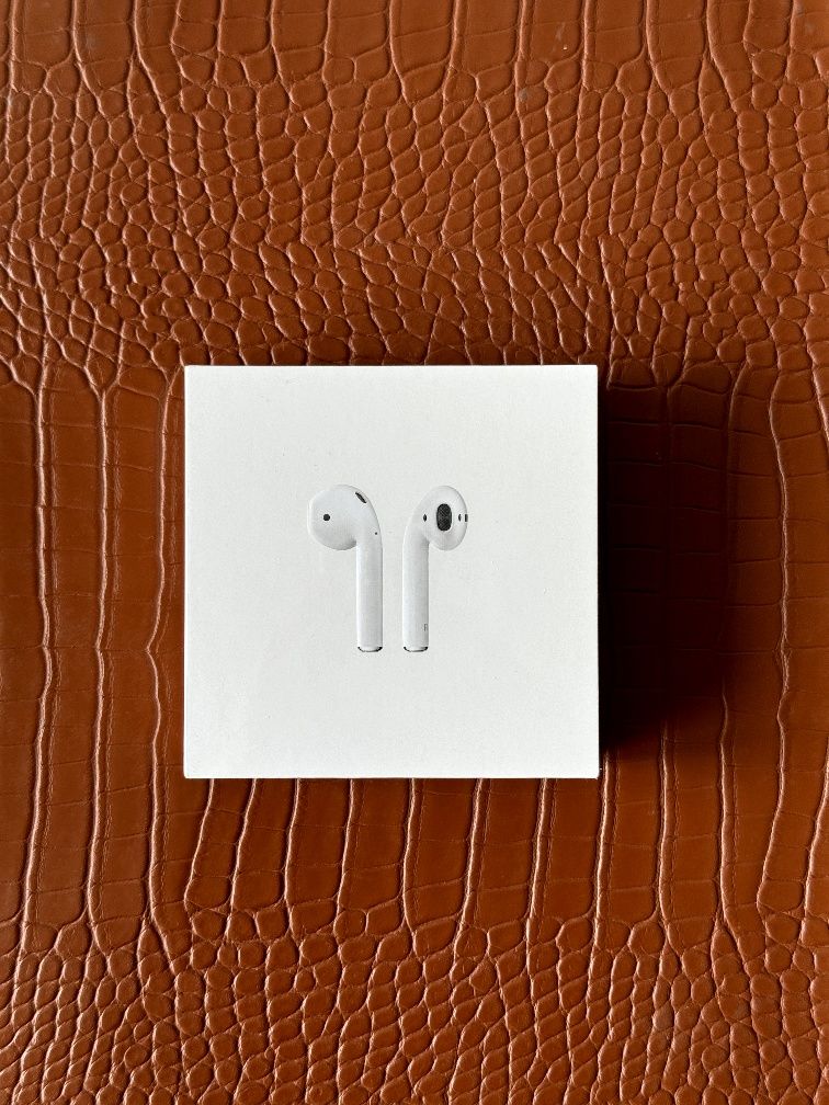 Apple AirPods (2 покоління) with Charging Case з гарантією