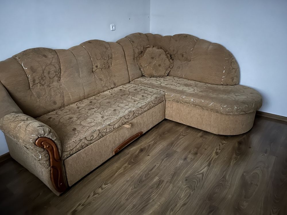 Narożnik plus dwie pufy gratis