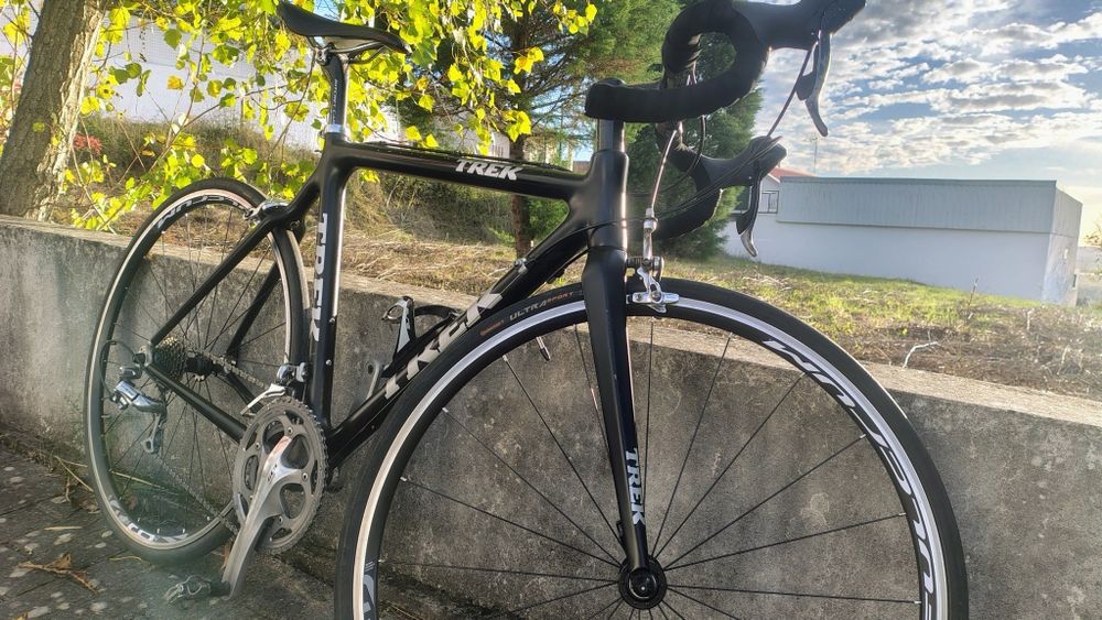 Bicicleta de estrada carbono barata  (trek madone)