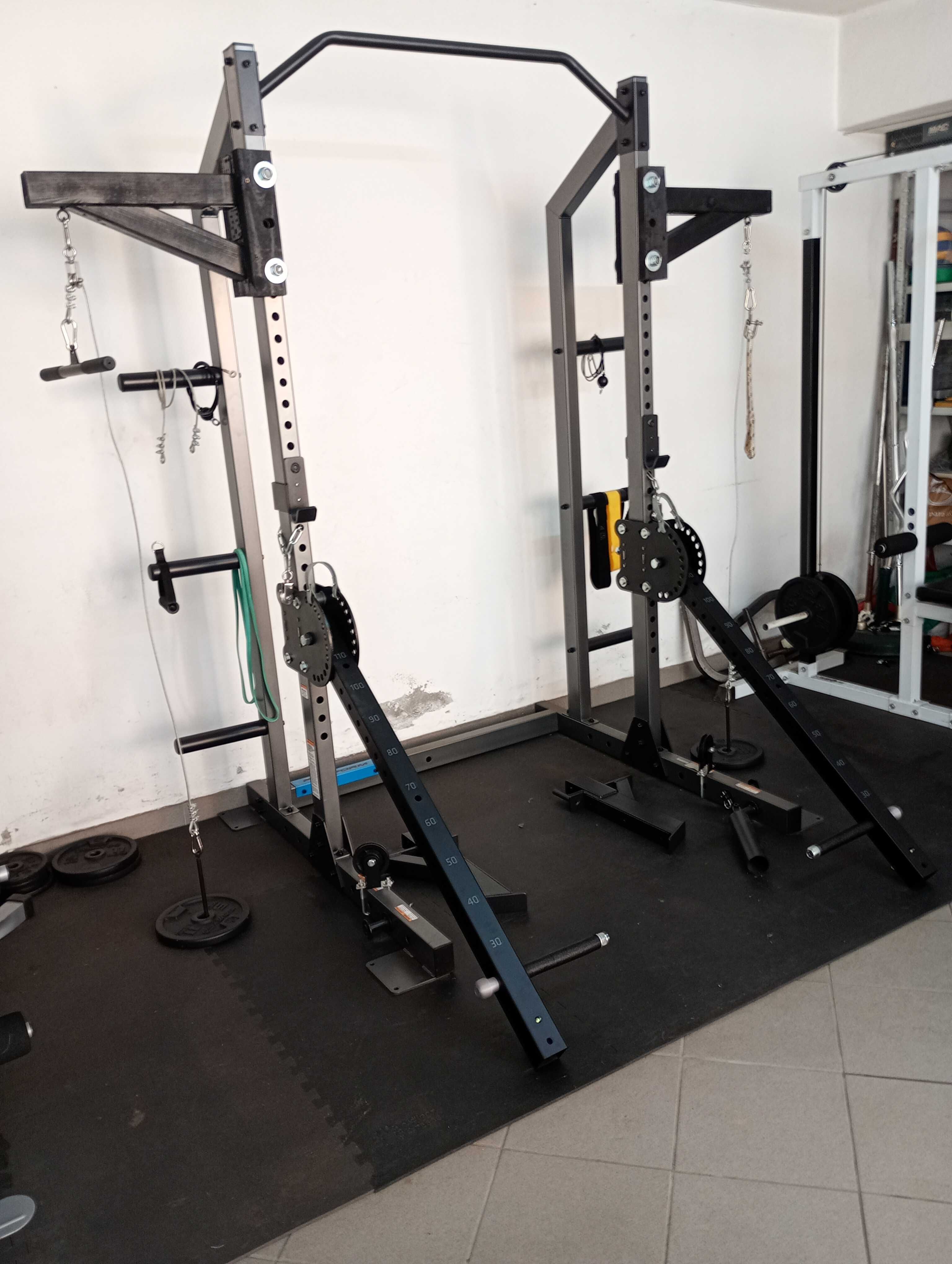 Vendo ou troco Power Rack de musculação com braços articulados *NOVO*