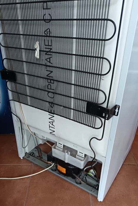 Frigorífico com congelador