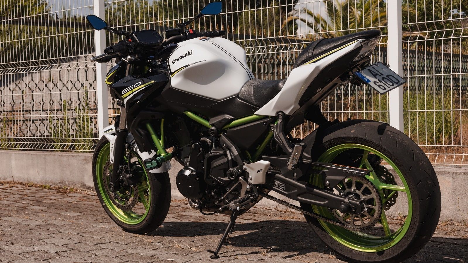Kawasaki Z650 como nova